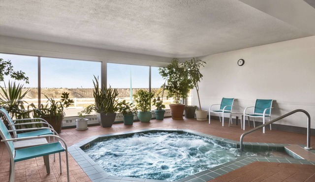 Days Inn by Wyndham Lethbridge