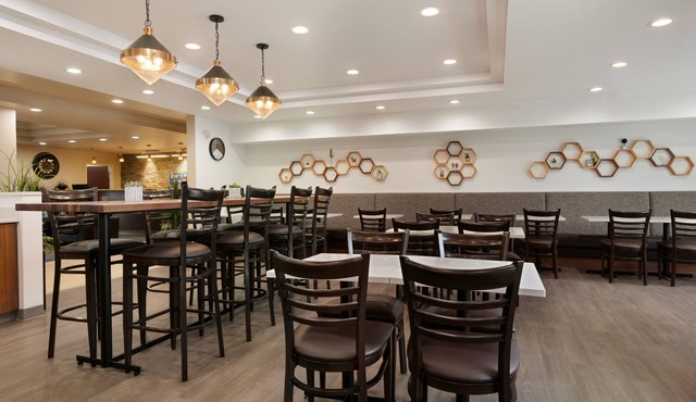 Days Inn & Suites by Wyndham Sherwood Park Edmonton