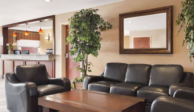 Days Inn & Suites by Wyndham Cochrane