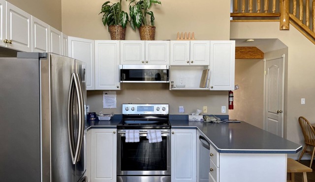 Deluxe 3 Bedroom Condo 2 Bath- NO PETS