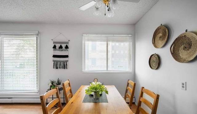 Downtown 1BR | Top Floor w/ View | Free Parking