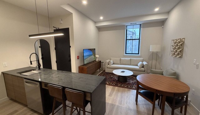 Downtown 2Bed 2Bath Pet Friendly Townhouse