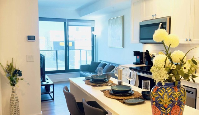 Downtown Condo, Stylish & Comfy