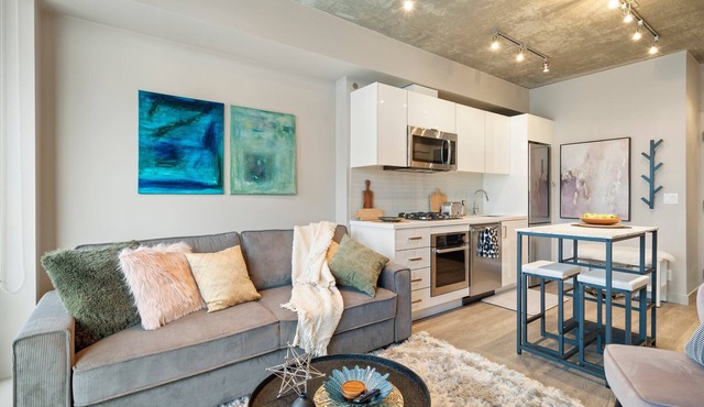 Downtown Condo with Rooftop Pool