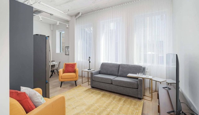 Downtown|Cozy 1BR+Sofa Bed |2 Baths| Walk Everywhere