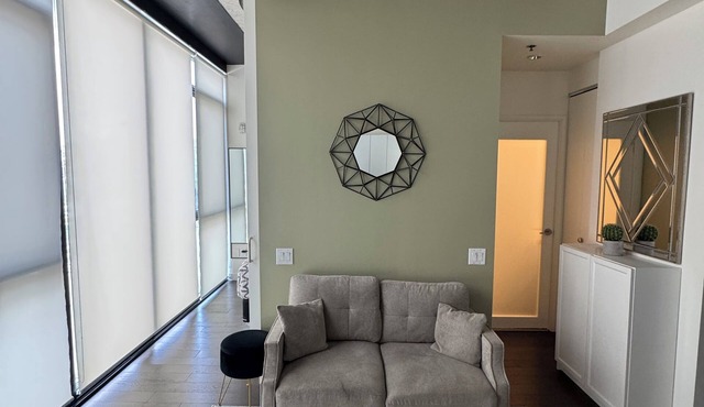 Downtown Glasshouse Condo - 1 BR/1 Bath