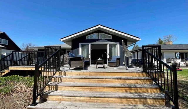 Downtown Picton, newly renovated - Dog/EV friendly