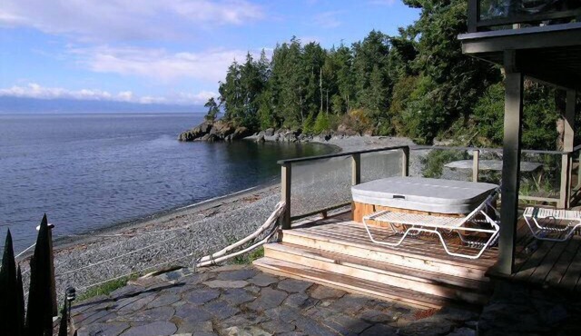 Driftwood Beach House, Beachfront Home, Hot Tub, Family Friendly, easy access