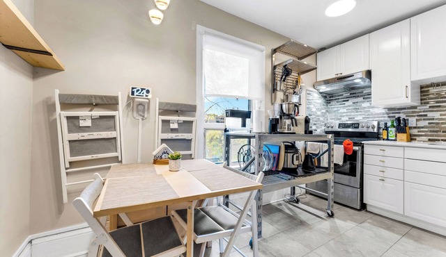 DT Oasis 2 bed w/Parking & 15 min to CN Tower