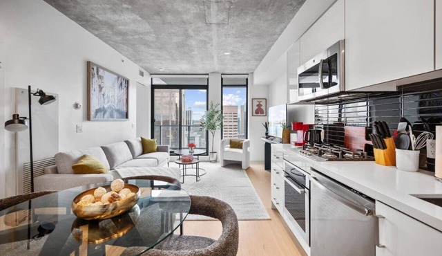 DT Views |UG Park | Mins to Saddledome | Gym