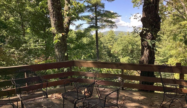 Easemont -Historic Satulah Mountain IN TOWN- 4 BR Vacation Rental