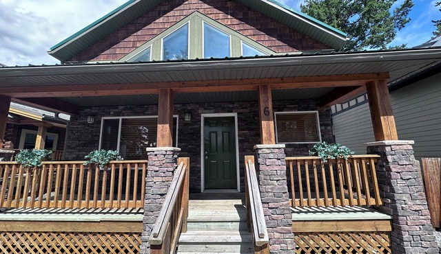 Edgewater Escape: Your Cozy Cabin Getaway