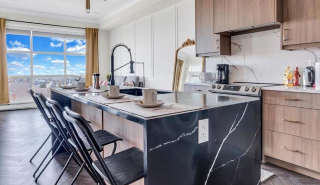 Elegant Downtown Condo with Balcony & Parking
