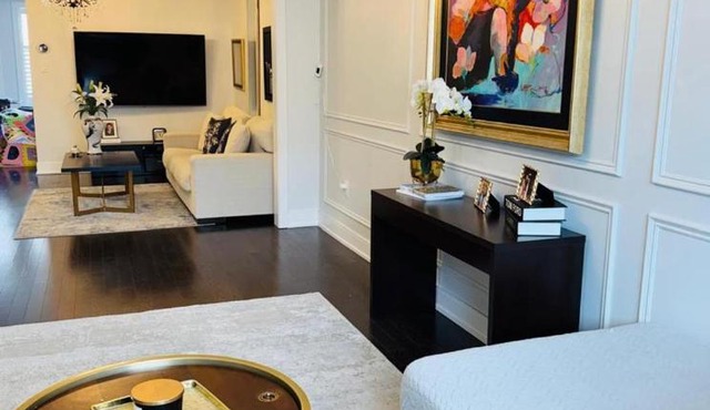 Elegant Port Credit Escape Lakefront and Dining