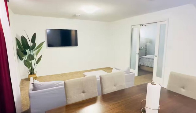 Elegant suite close to Hwy 11