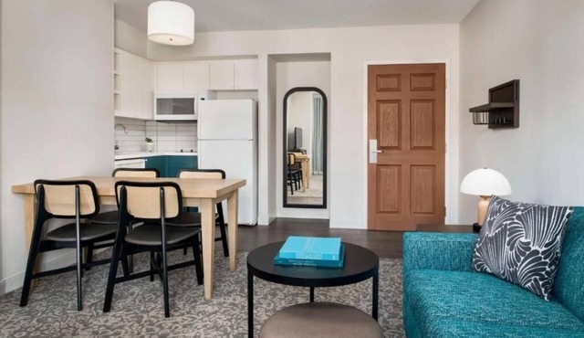 Elegant Suite with Swimming Pool, Pet-Friendly, and Near Pomona Mills Park