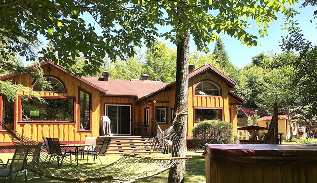 Enchanting estate in the Three Lakes Valley at Stoneham