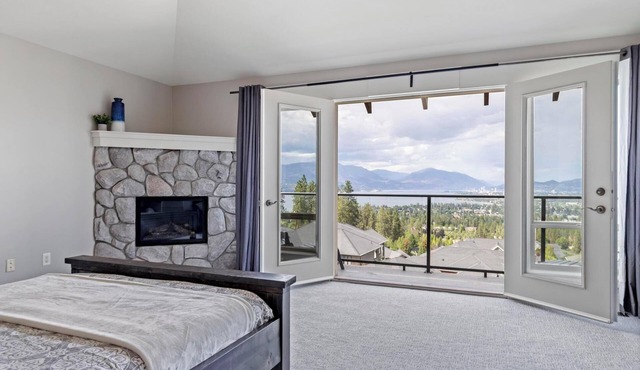 Enjoy Kelowna life! Okanagan Lake and City Views