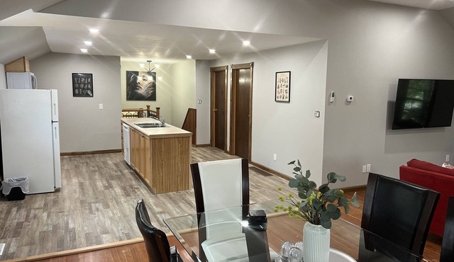 ENTIRE 2-BEDROOM TOWNHOUSE ON A RUSTIC FARM, 20 Minutes from GrandBend!