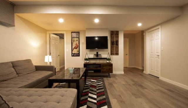 Entire Basement Suite - Lovely & Close to Stores