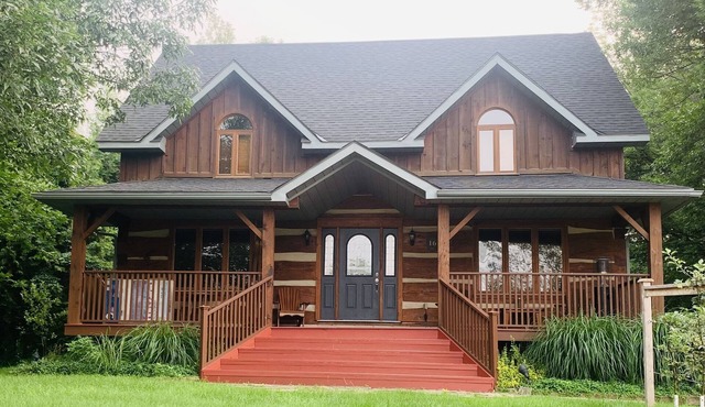 Entire Chalet in Prime Location - close to hiking, beaches, golf, trails & more!