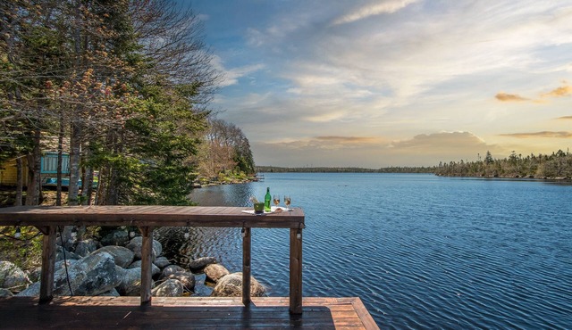 Entire home - Cozy lake home with private dock. Pet 🐶 friendly - with hot tub