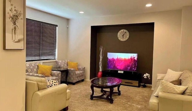 Entire home - Roomy 4 bedroom House