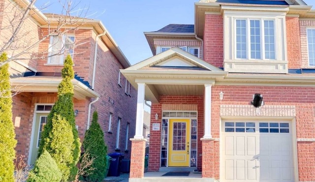 Entire Home with Basement in Mississauga
