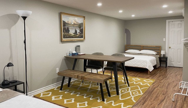 Entire Private Family-sized Suite w/Free parking