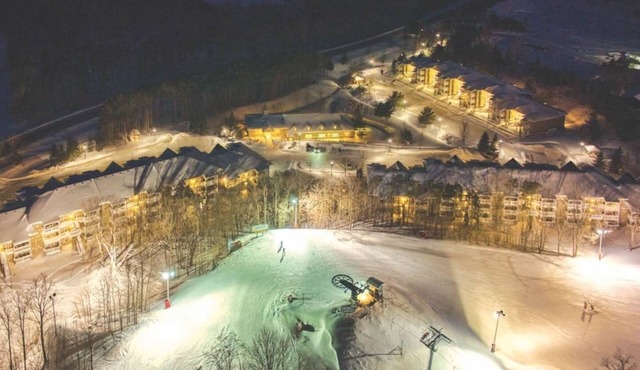Escape the City in our Ski Townhouse, Sleeps 8