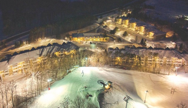 Escape the City in our Ski Townhouse, Sleeps 8