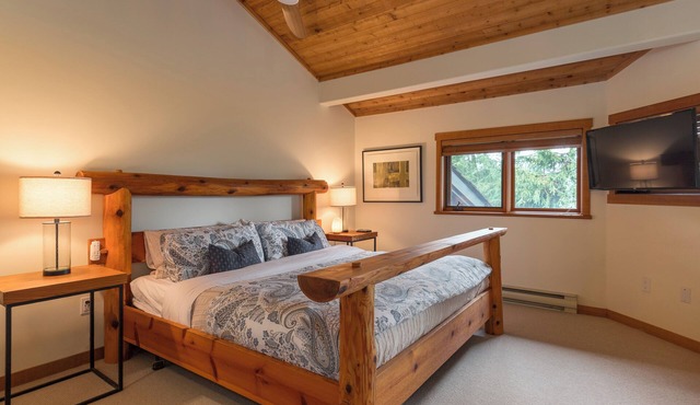 ❄︎ Evergreen Escape at Taluswood❄︎ | 3 BR Ski In | Private Garage | Hot Tub & Pool