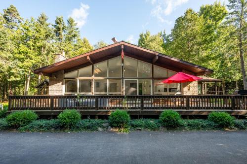 Evergreen Escape - Tobermory Chalet