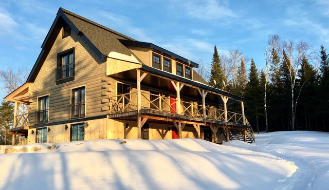 EXCEPTIONAL ROUND WOOD CHALET-POOL-POOL-