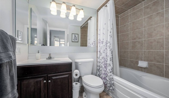 Executive 2 Bedroom Condo Close to Square ONE