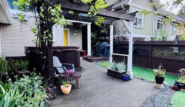 Executive central Nanaimo townhouse close to all amenities