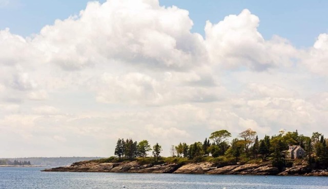 Explore Mid-Coast Maine from Scenic Oceanfront Room with Stunning Views