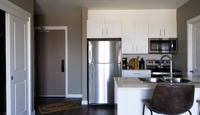 Exquisite 2 Bedrooms /2 Bathrooms Condos