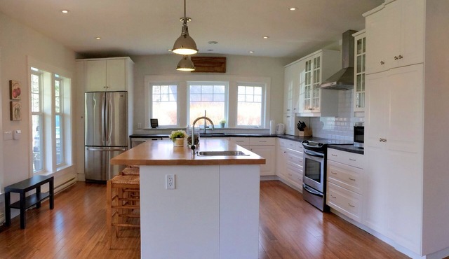 EXQUISITE DESIGNER CHESTER VILLAGE CLASSIC! 5Bdm 2Bath