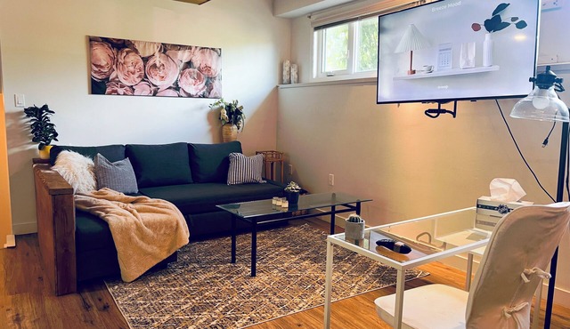 Fabulous 2-bedroom house with WiFi in Calgary