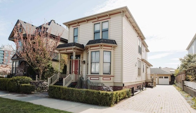 Fabulous Townhouse in the Hotel District