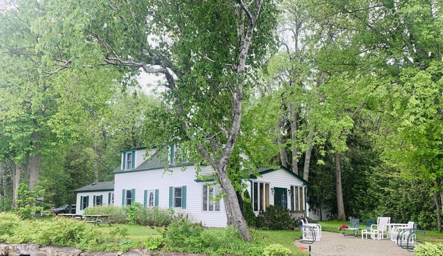 Family Compound - 3 Cottages on one Property