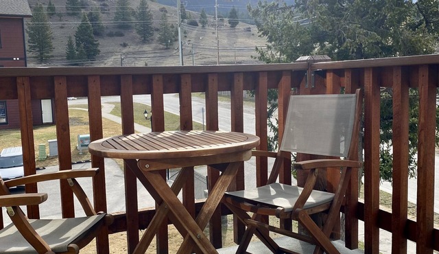 Family Friendly w/Infrared Sauna and Mountain Views in Radium