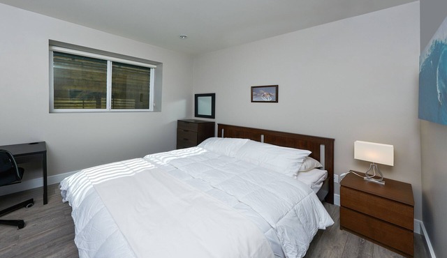 Family Friendly 3 Bed Rooms Basement Suite The Chateau - ST No. 00177094