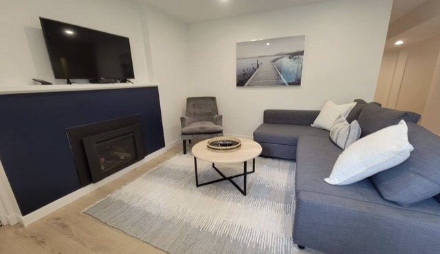 Family friendly Modern Garden Suite in Lynn Valley