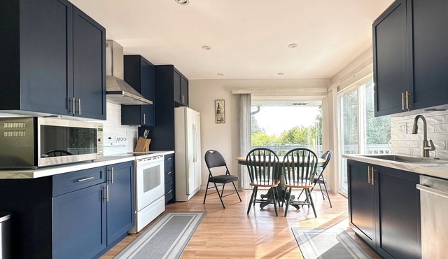Family Friendly, Bright, & Spacious 3 BED 2 BATH