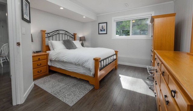 FAMILY FRIENDLY Suite in Central Maple Ridge