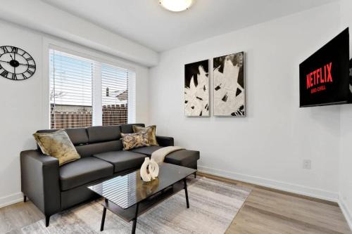 Family-Friendly Waterfront 3-Bedroom House Sleeps 8