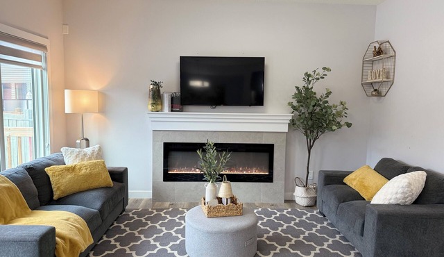 Family Retreat| King Beds| AC| Sleeps 8