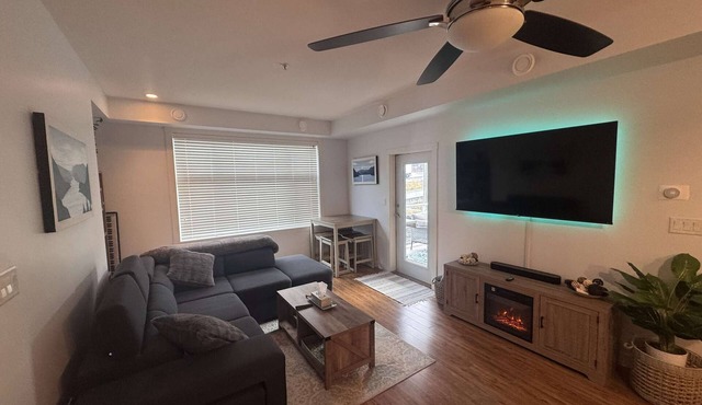 Family-sized condo with boat slip, games room, Gym & deck, pool & hottub.